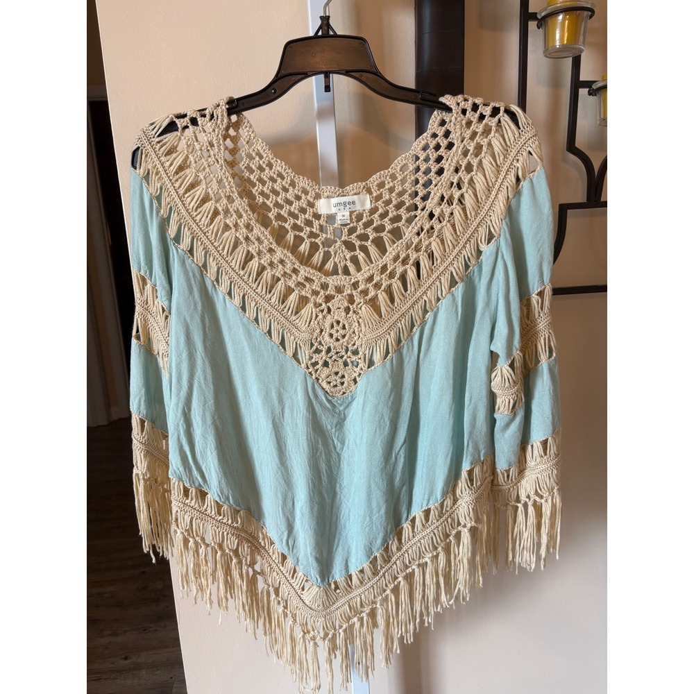 Umgee USA Aqua Blue Crochet Fringe Boho Top Womens Medium Cream Macrame V-Neck